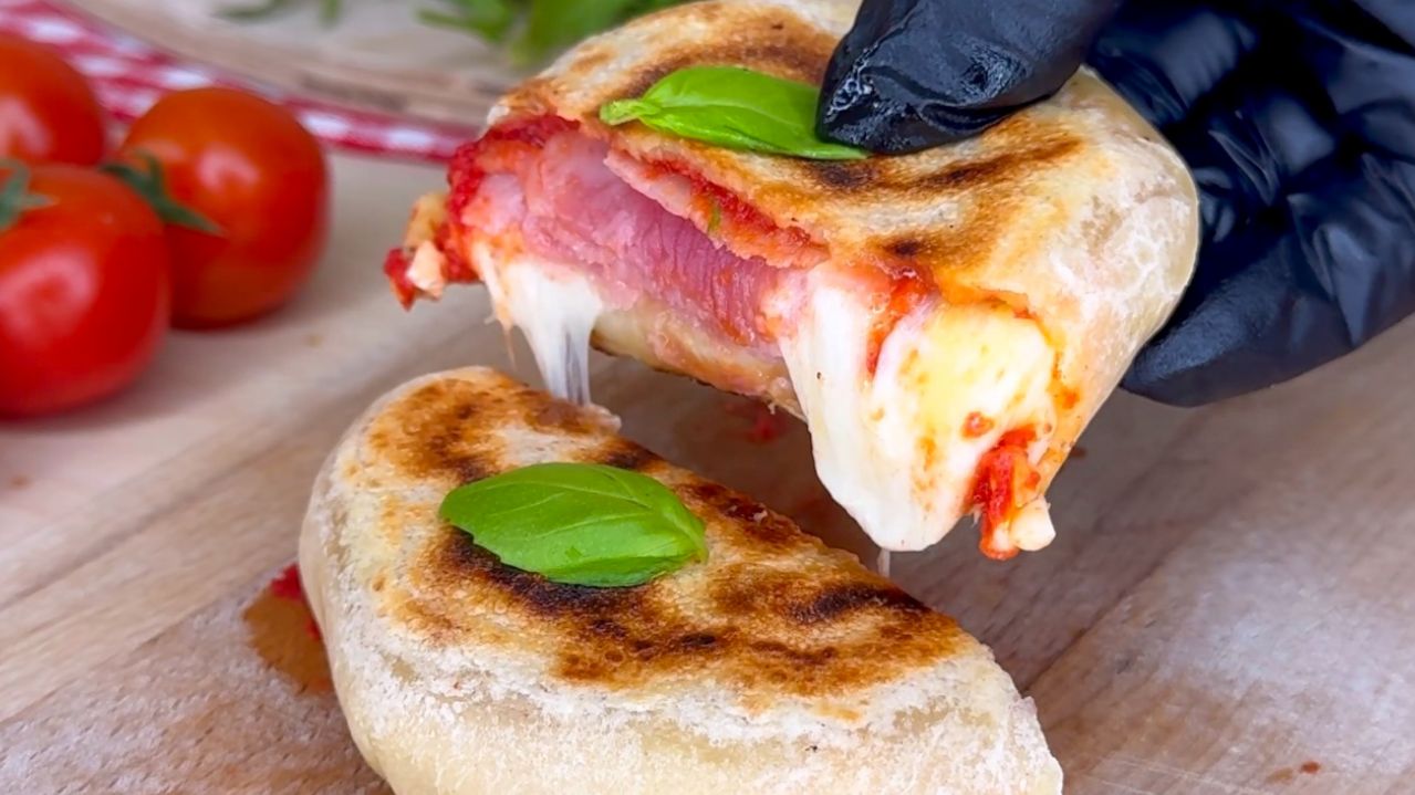 PIZZA FOCACCINE IN PADELLA Senza lievitazione. Pronte in 15 minuti!